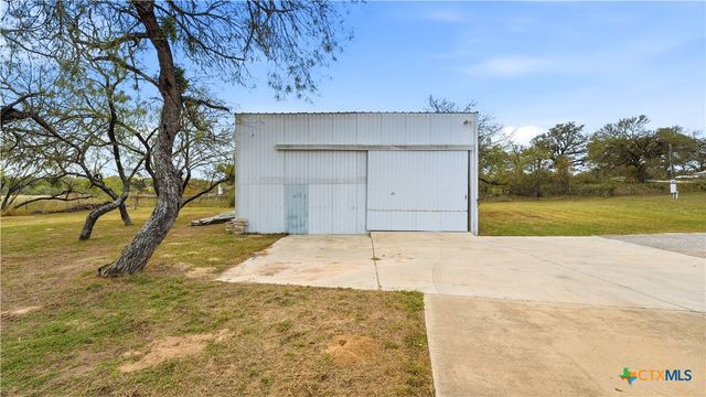 195 Cheyenne Lane, Kingsbury, TX 78638