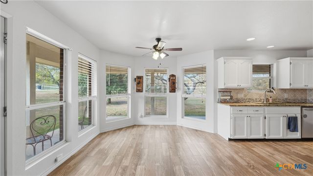 195 Cheyenne Lane, Kingsbury, TX 78638