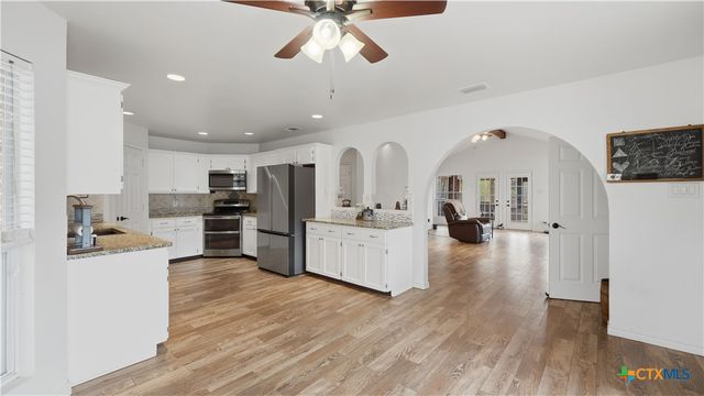 195 Cheyenne Lane, Kingsbury, TX 78638