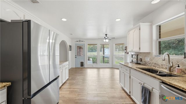 195 Cheyenne Lane, Kingsbury, TX 78638