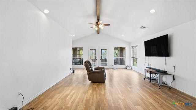 195 Cheyenne Lane, Kingsbury, TX 78638