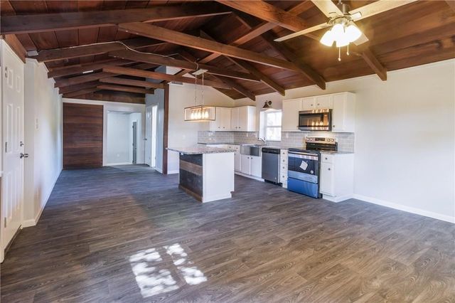 220 Bella Vista Drive, West Tawakoni, TX 75474