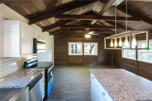 220 Bella Vista Drive, West Tawakoni, TX 75474