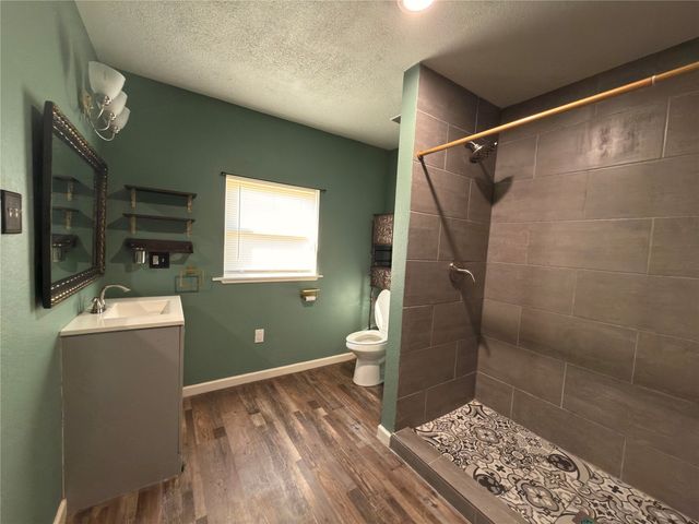 220 Bella Vista Drive, West Tawakoni, TX 75474