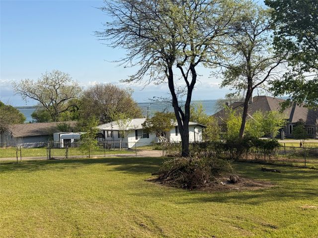 220 Bella Vista Drive, West Tawakoni, TX 75474