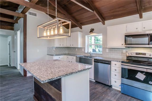 220 Bella Vista Drive, West Tawakoni, TX 75474