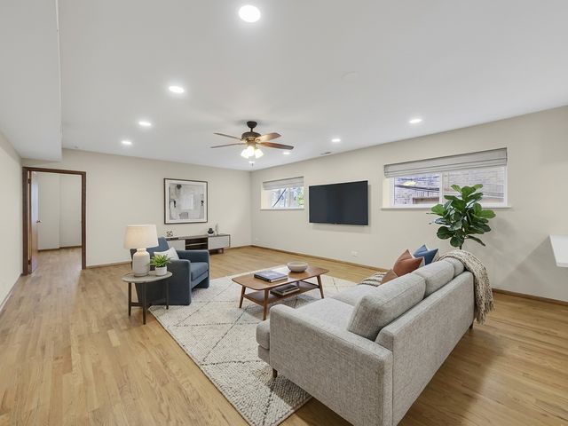 4942 N Sheridan Road 7, Chicago, IL 60604
