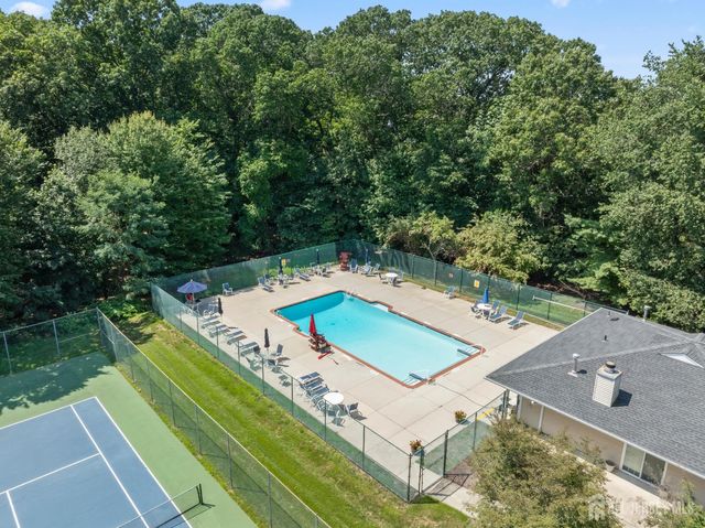 161 Applegate Lane, East Brunswick, NJ 08816