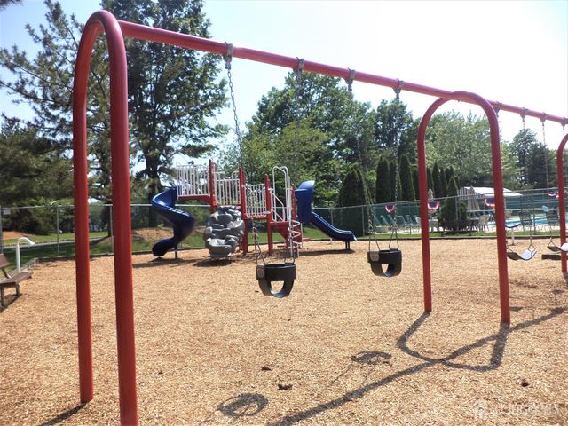 161 Applegate Lane, East Brunswick, NJ 08816