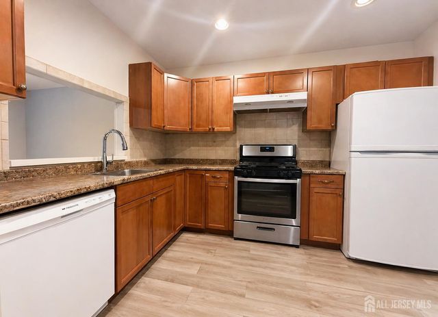 161 Applegate Lane, East Brunswick, NJ 08816