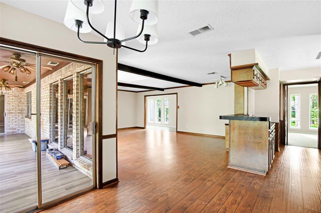 2123 Laurel Hill Drive, Kingwood, TX 77339