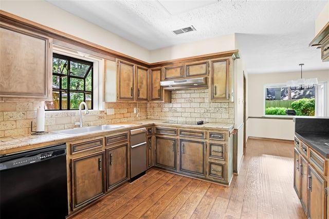 2123 Laurel Hill Drive, Kingwood, TX 77339