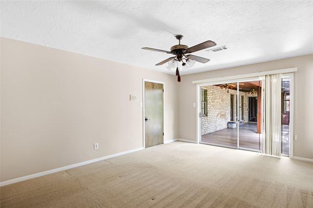 2123 Laurel Hill Drive, Kingwood, TX 77339