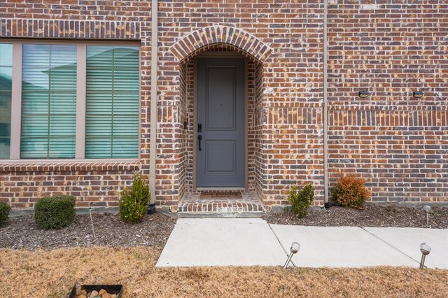 691 Vista Oaks Road, Lewisville, TX 75067