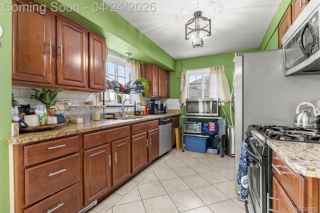 18266 Macarthur Street, Redford Charter Township, MI 48240