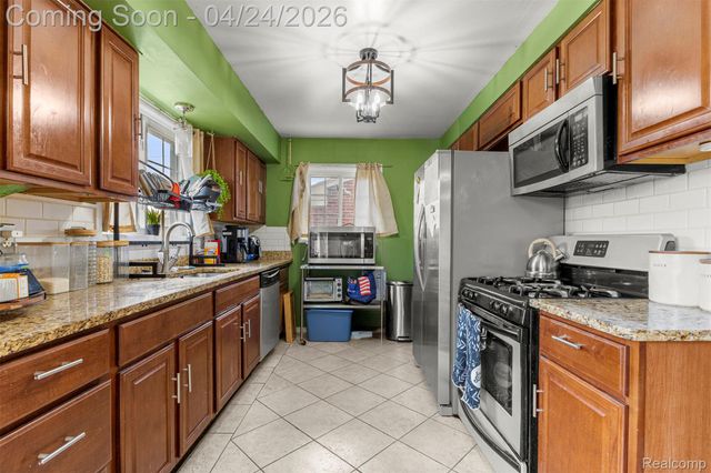 18266 Macarthur Street, Redford Charter Township, MI 48240