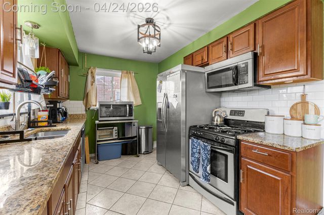 18266 Macarthur Street, Redford Charter Township, MI 48240