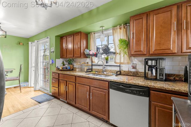 18266 Macarthur Street, Redford Charter Township, MI 48240