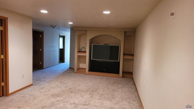 509 TRAIL DR, Box Elder, SD 57719