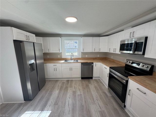 1378 Circle DR, Port Haywood, VA 23138