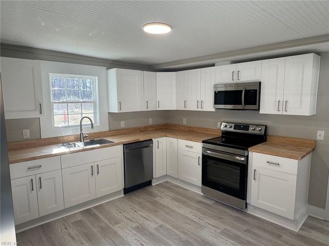 1378 Circle DR, Port Haywood, VA 23138