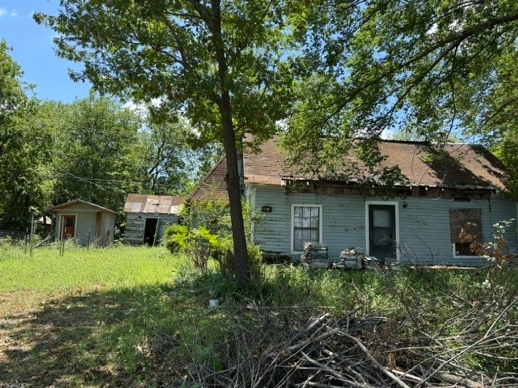 419 W Pine, Whitewright, TX 75491