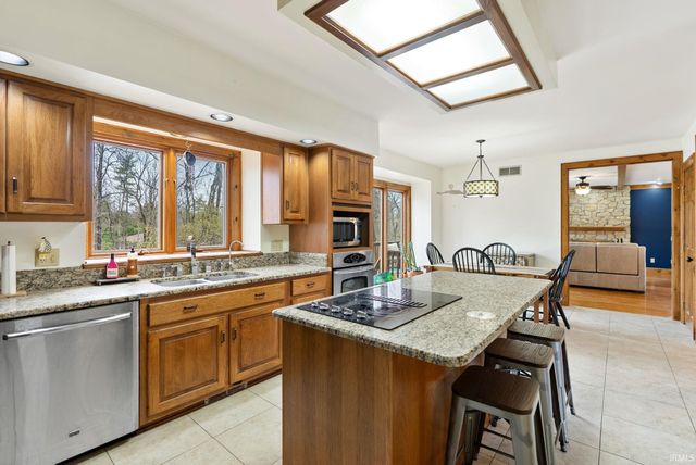 1927 S Hadley Road, Fort Wayne, IN 46804