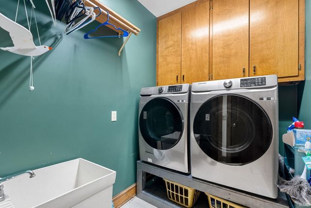 1927 S Hadley Road, Fort Wayne, IN 46804