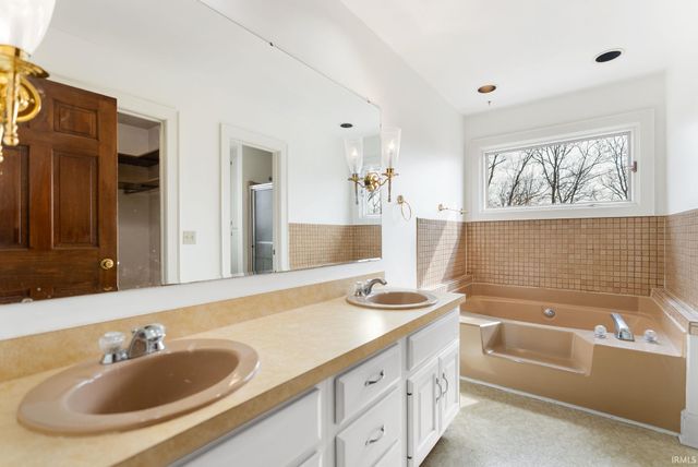 1927 S Hadley Road, Fort Wayne, IN 46804