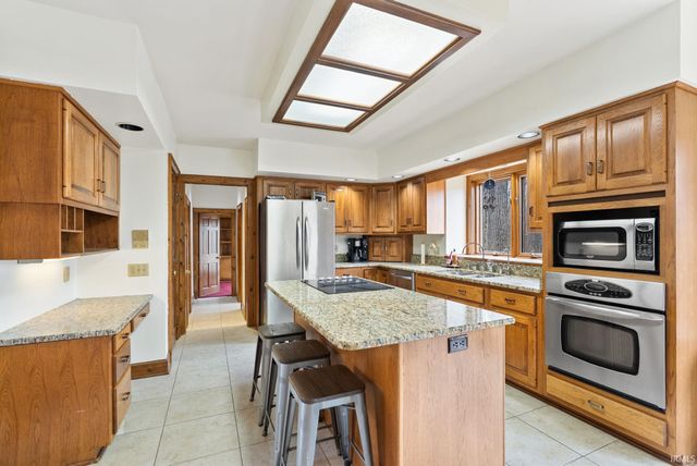 1927 S Hadley Road, Fort Wayne, IN 46804