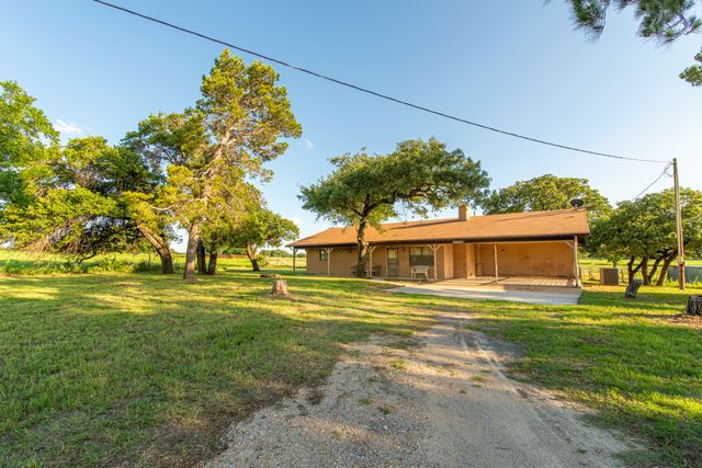 901 County Road 113, Comanche, TX 76442