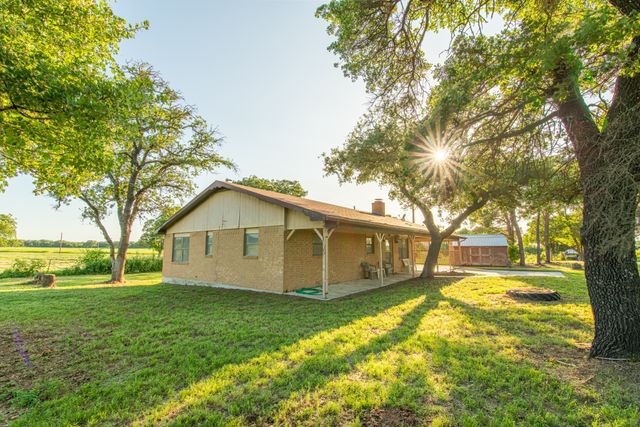 901 County Road 113, Comanche, TX 76442