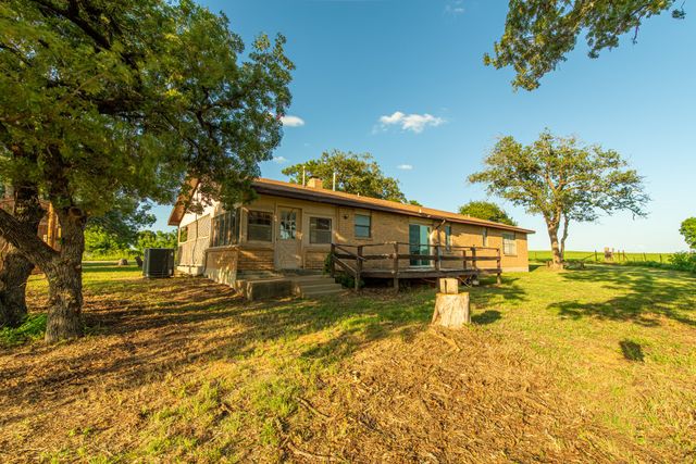 901 County Road 113, Comanche, TX 76442