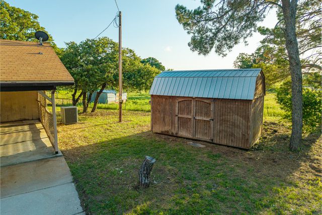 901 County Road 113, Comanche, TX 76442