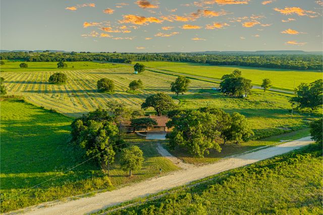 901 County Road 113, Comanche, TX 76442