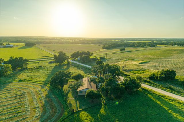 901 County Road 113, Comanche, TX 76442