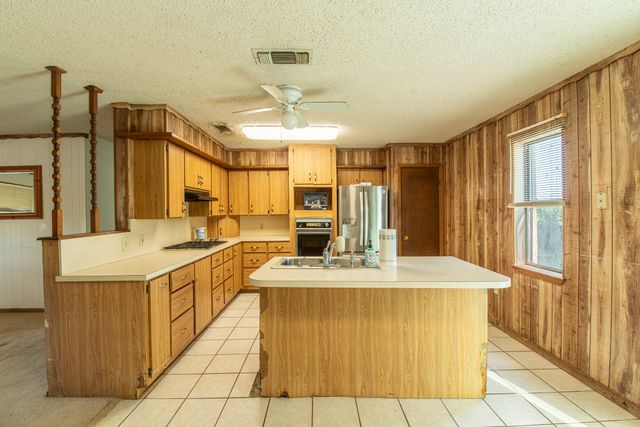 901 County Road 113, Comanche, TX 76442