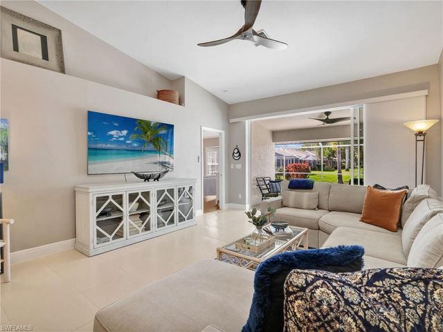 2214 Stacil CIR # 27, Naples, FL 34109