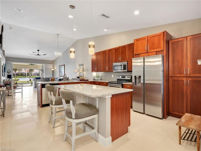 2214 Stacil CIR # 27, Naples, FL 34109
