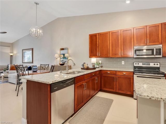 2214 Stacil CIR # 27, Naples, FL 34109