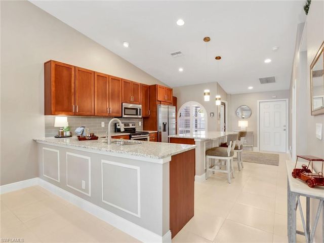 2214 Stacil CIR # 27, Naples, FL 34109