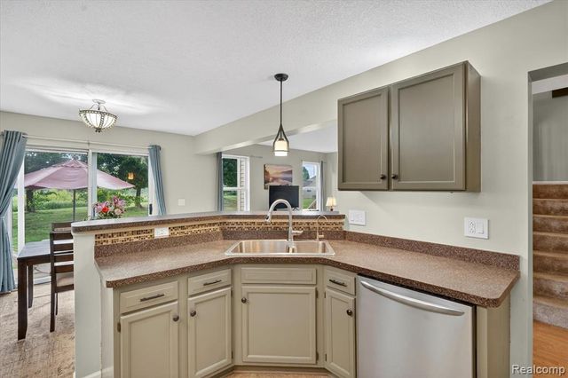 456 Lilly View Court, Howell, MI 48843