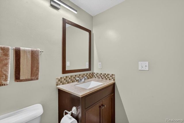 456 Lilly View Court, Howell, MI 48843