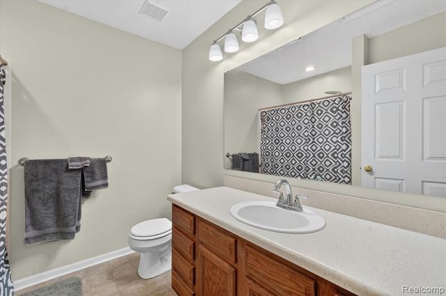 456 Lilly View Court, Howell, MI 48843