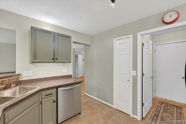 456 Lilly View Court, Howell, MI 48843