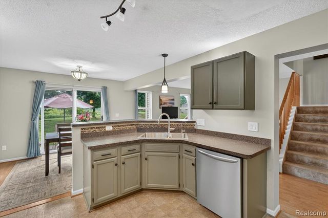456 Lilly View Court, Howell, MI 48843