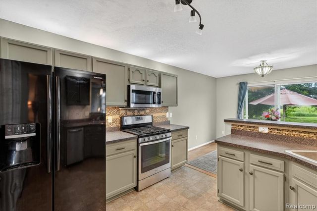 456 Lilly View Court, Howell, MI 48843