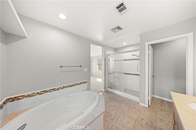 687 E Lemon Swirl, Azusa, CA 91702