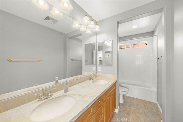 687 E Lemon Swirl, Azusa, CA 91702