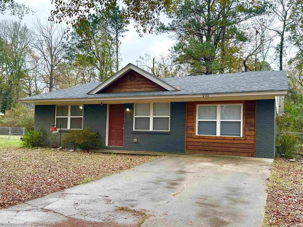 202 Whitefield Dr., White Hall, AR 71602